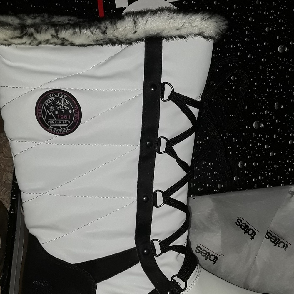 Boots - Picture 3 of 3